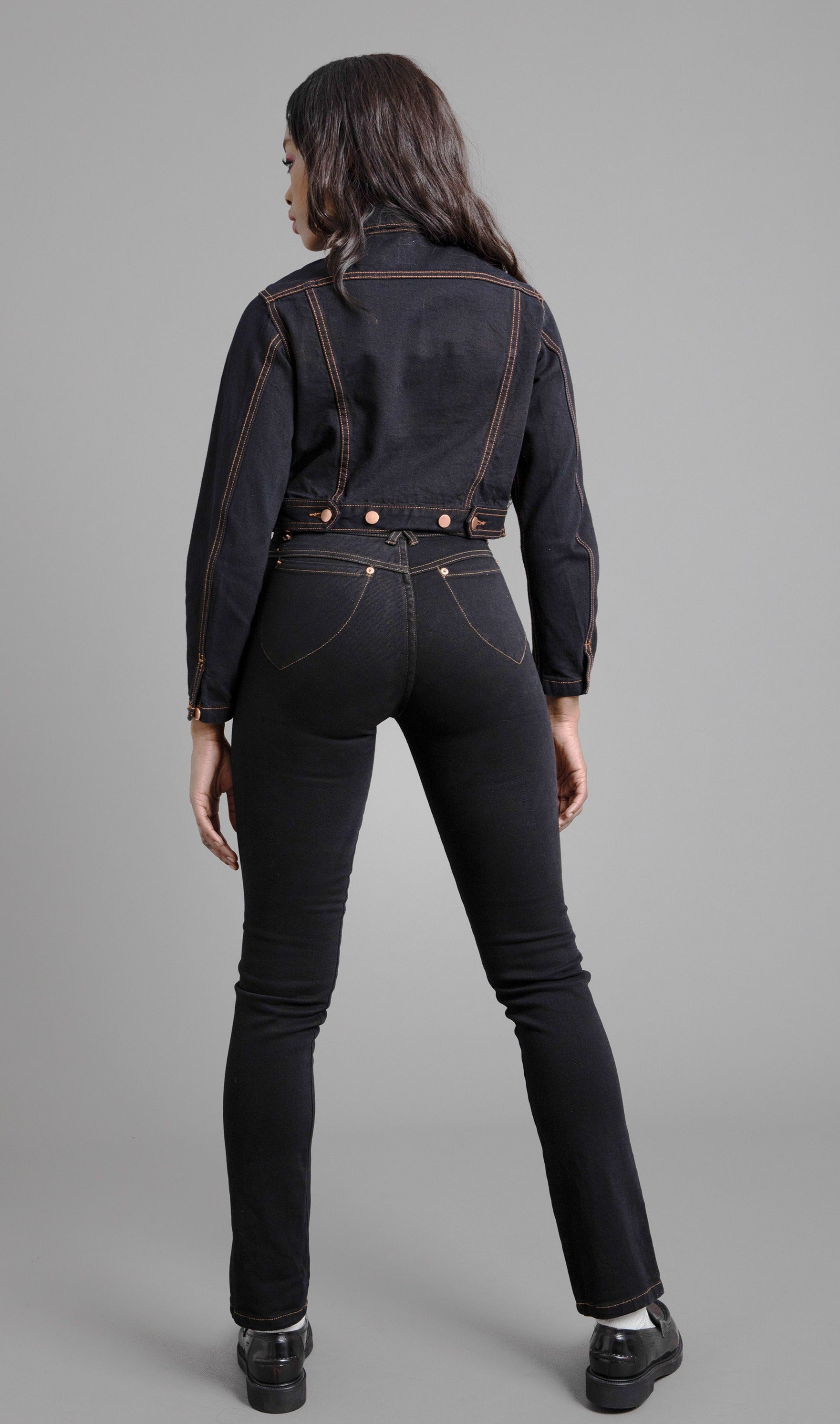 デニム・ジーパン JUDY JEANS 曲線美はお好きですか？Judi Jeans がデニムに対するあなたの